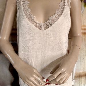Black Tape_ Lace Trim pearl Satin v neck Cami Top women’s size M  new with Tags